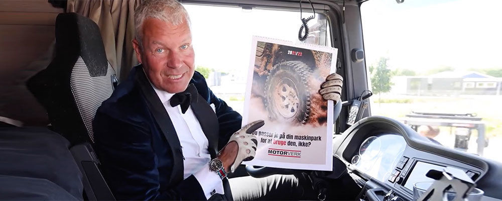 Kalender præsenteres af Mads Christensen i lastbil kabine